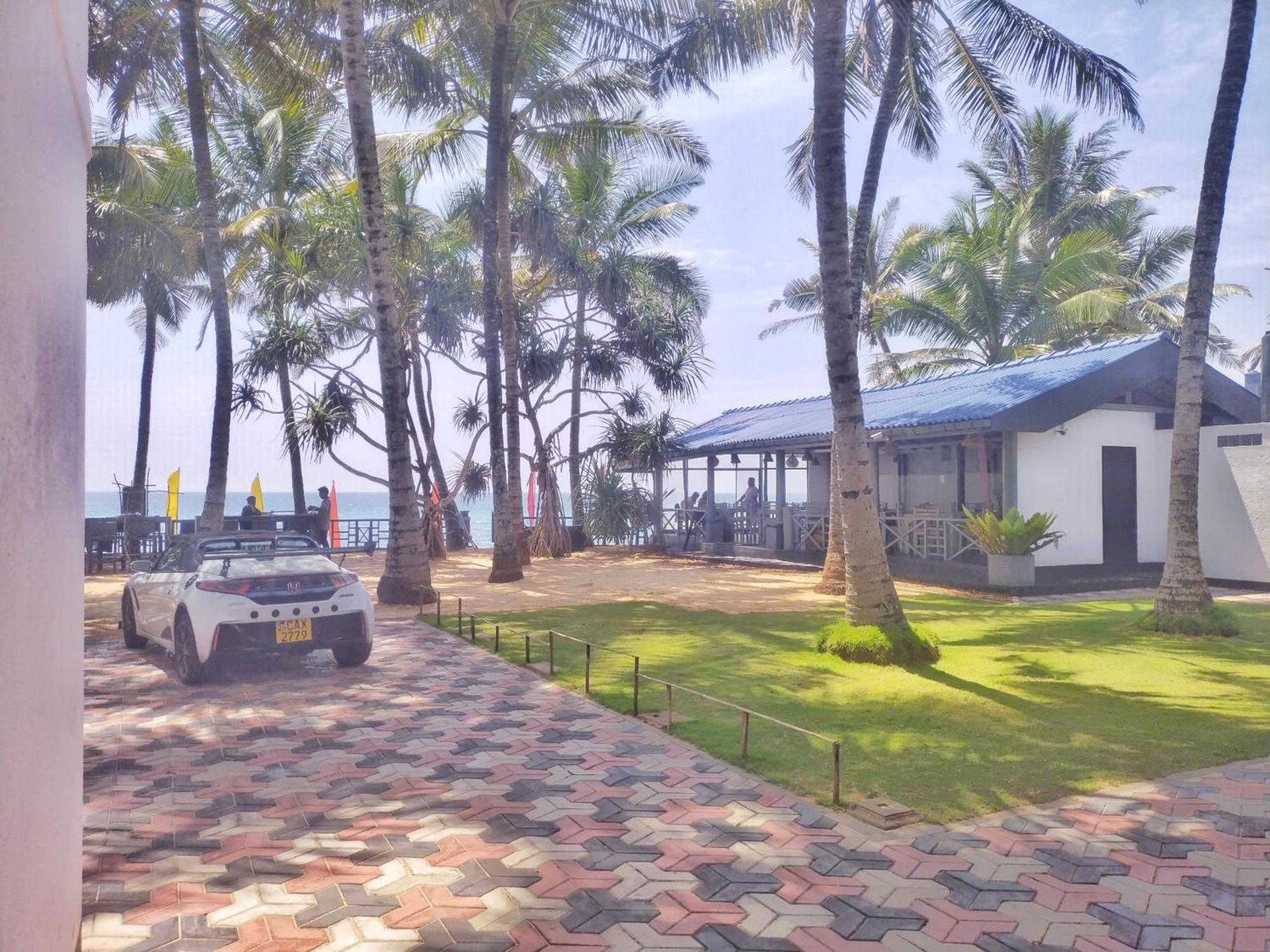 Dalawella Beach Resort Унаватуна Екстер'єр фото