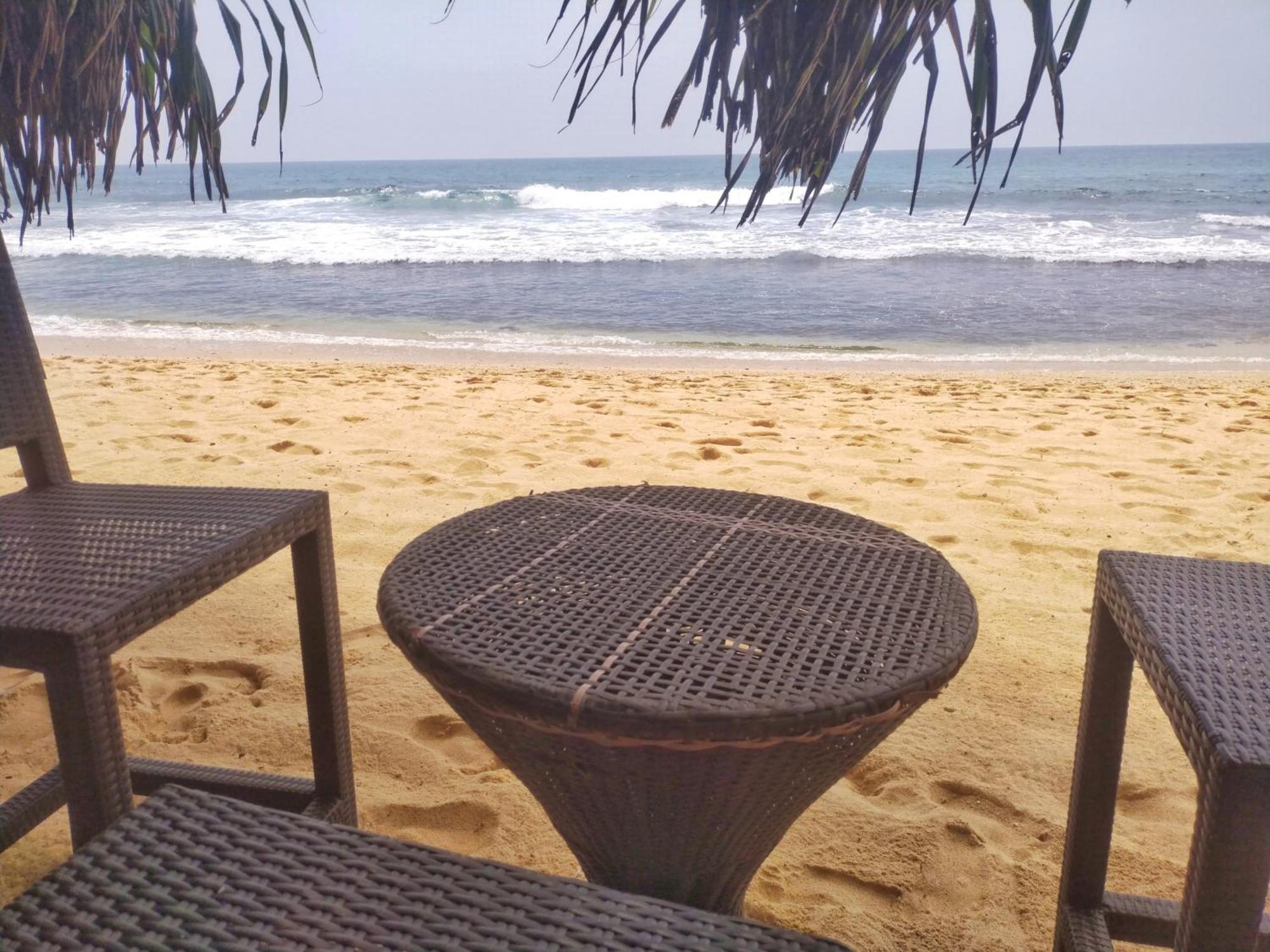 Dalawella Beach Resort Унаватуна Екстер'єр фото