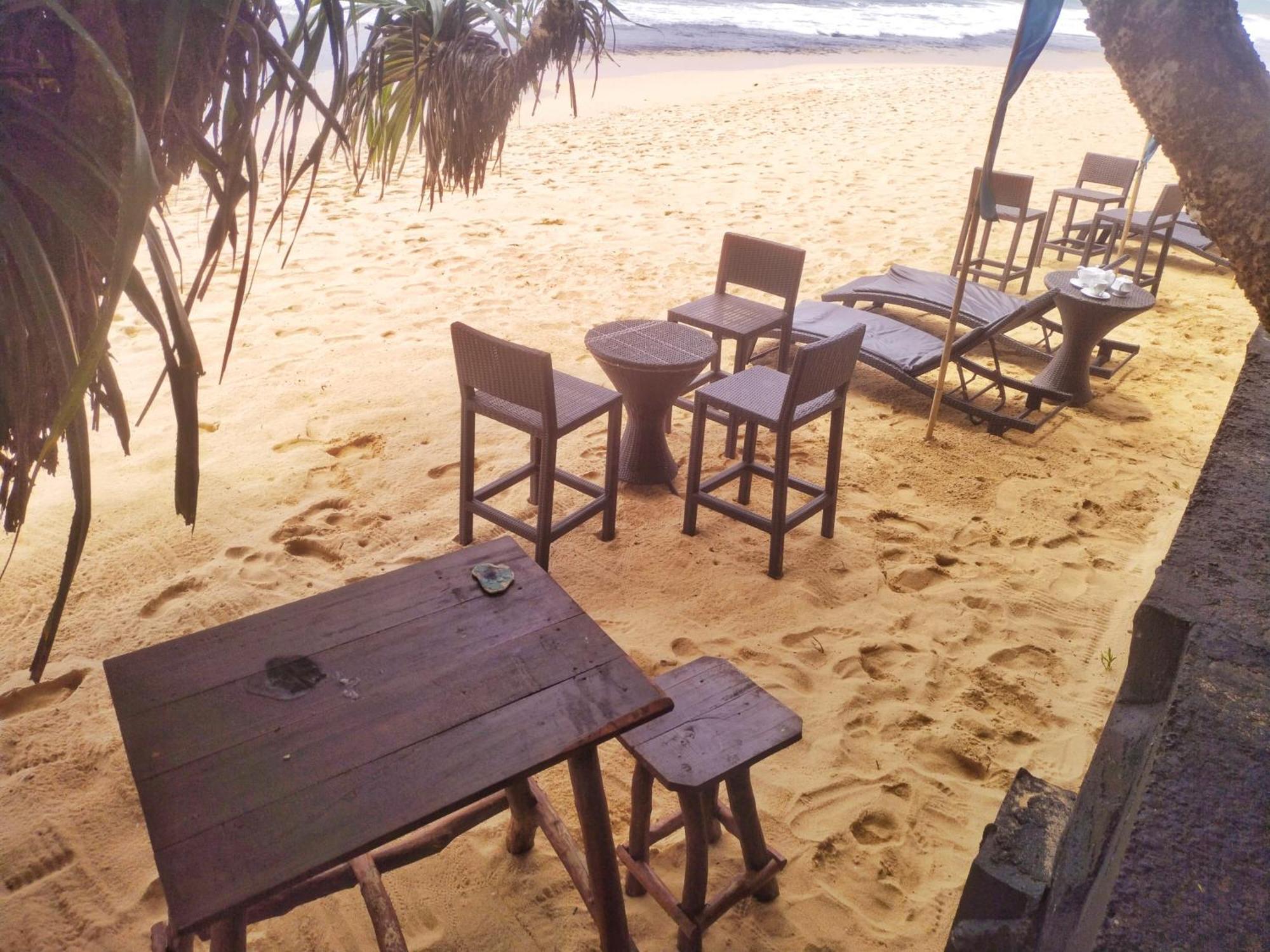 Dalawella Beach Resort Унаватуна Екстер'єр фото